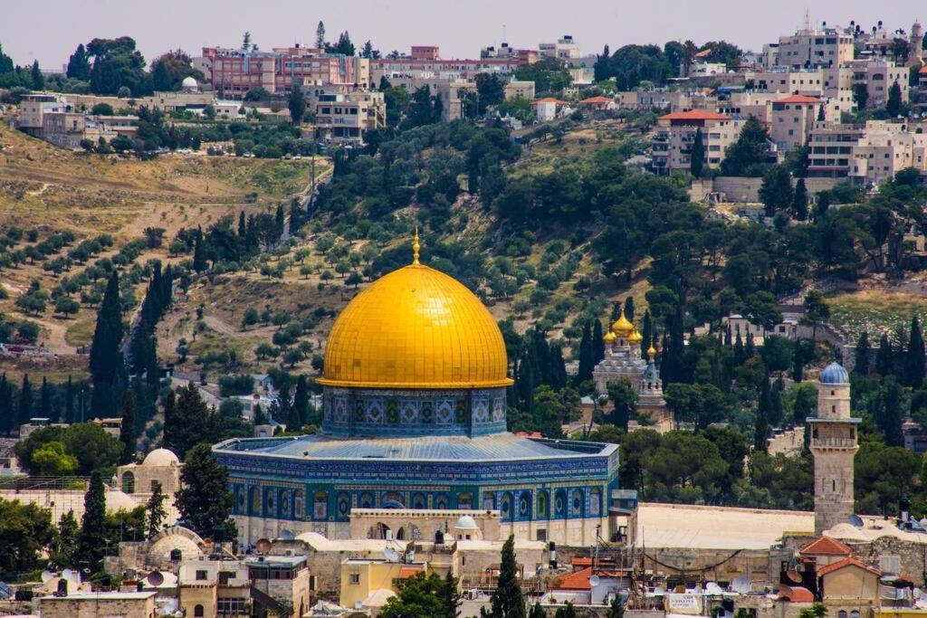 Into Jerusalem Heart Exterior foto