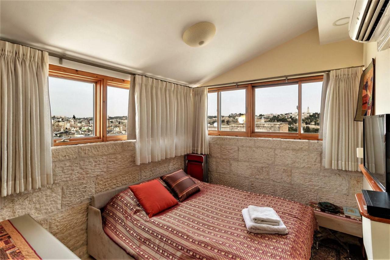 Into Jerusalem Heart Exterior foto